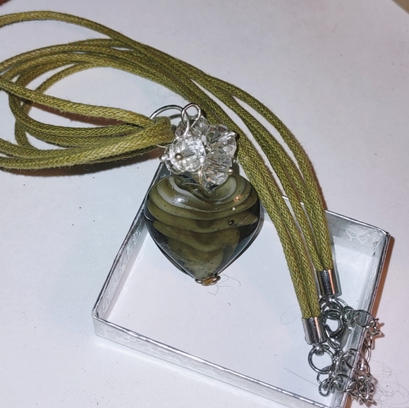 Murano Glass Heart Pendant - Picture 7 of 17